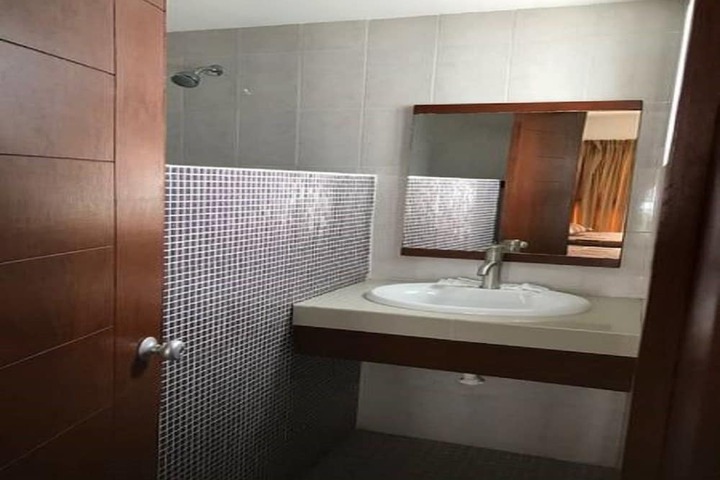 Room 13 of 32
