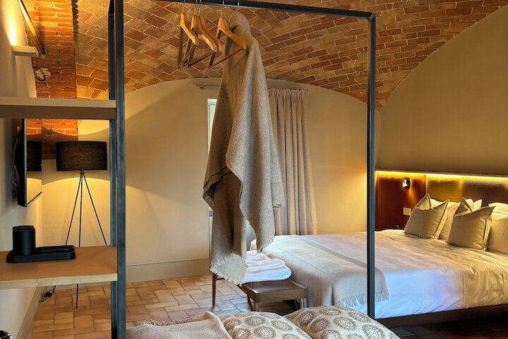 Room 4 of 62