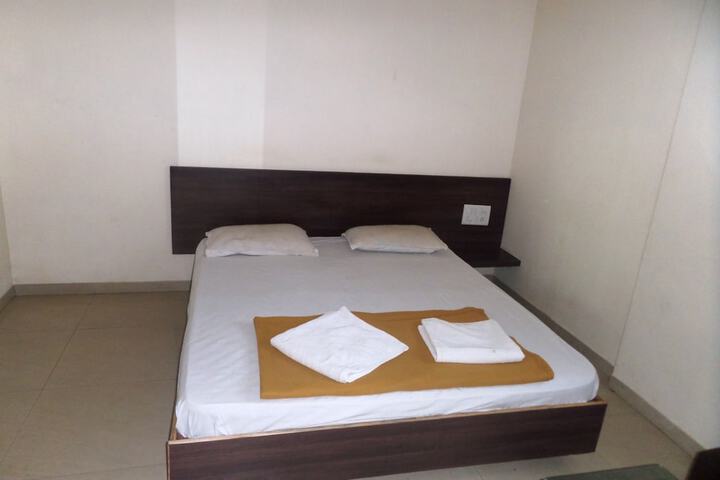 Room 10 of 18