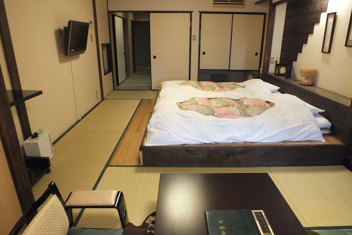 Room 6 of 45