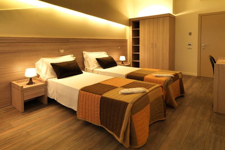 Room 12 of 39