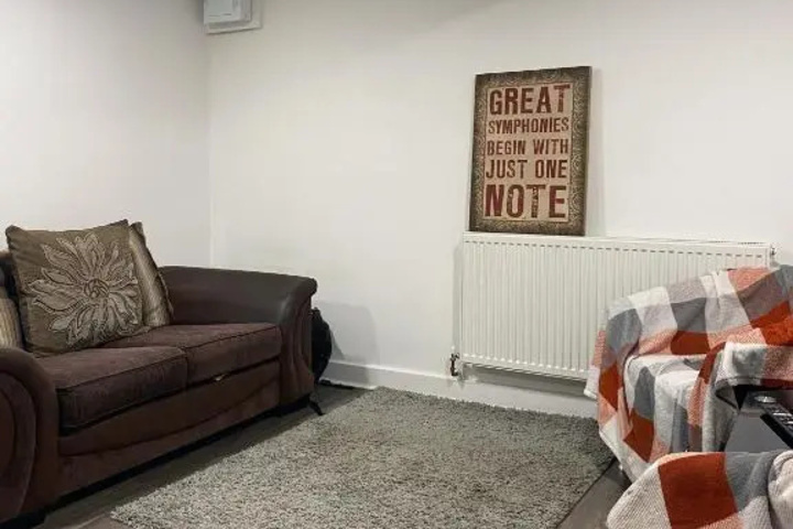 Room 10 of 16