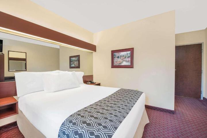 2 Queen Beds Mobility Accessible (9 of 29)