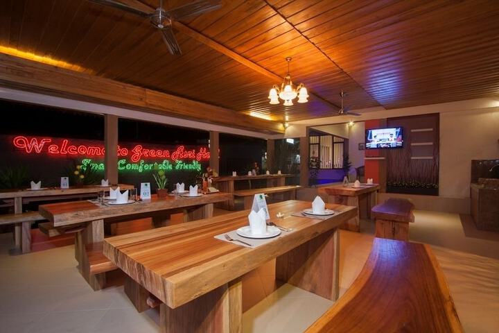 Dining 40 of 78