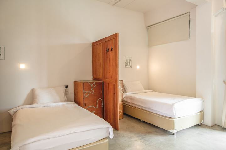 Room 11 of 37