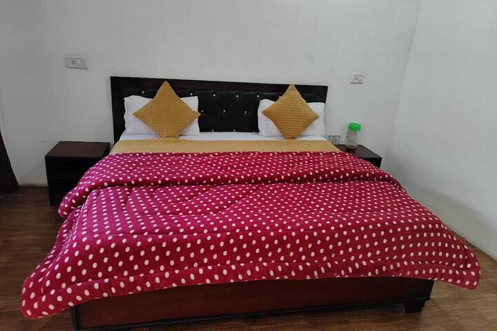 Room 8 of 31