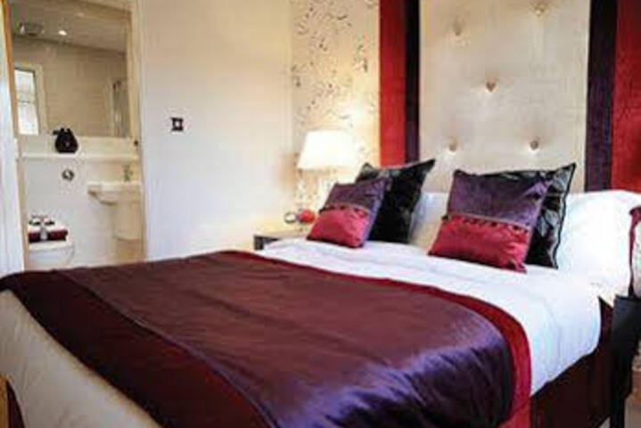 EDINBURGH BOUTIQUE TOWNHOUSES