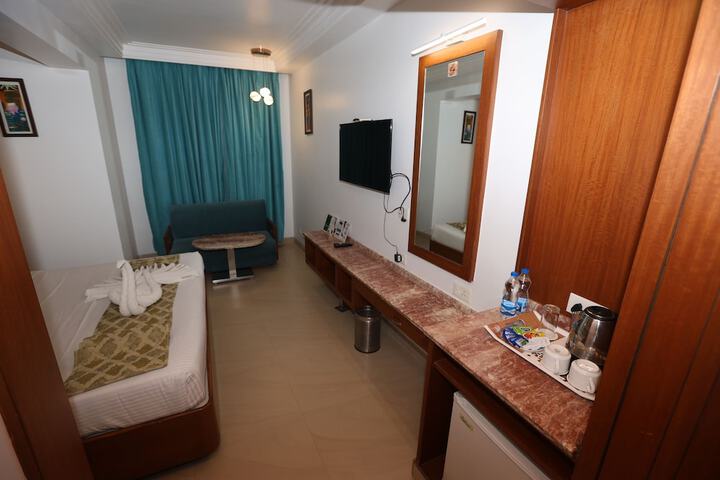 Room 13 of 24