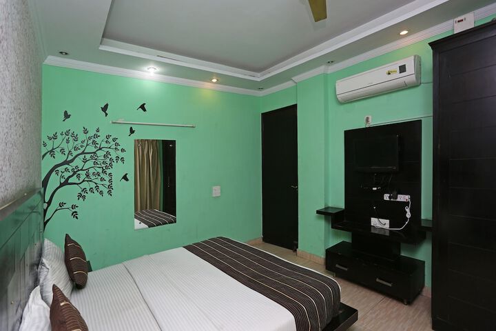 Room 13 of 22
