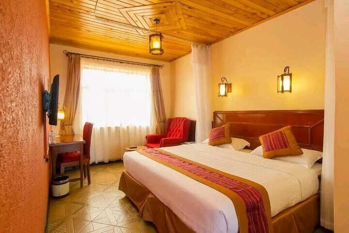 Room 4 of 12