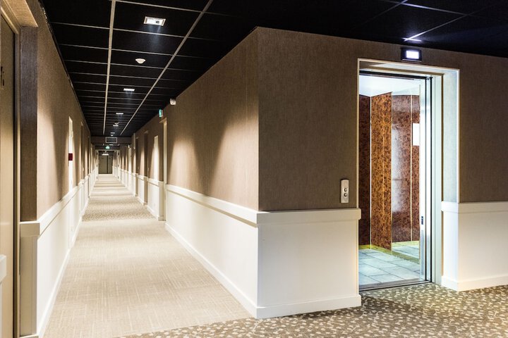 Ballroom/Hall 31 of 39