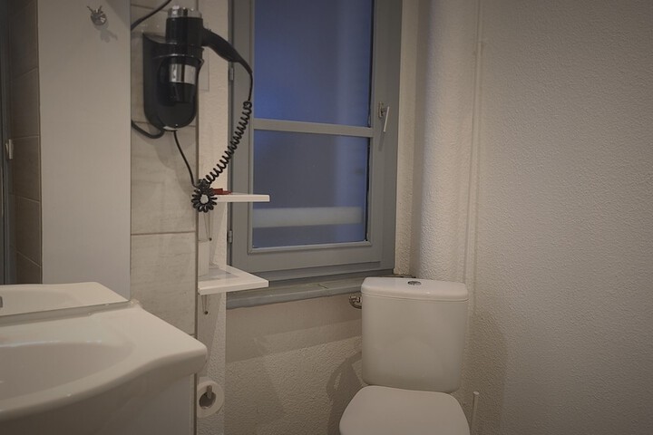 Room 19 of 38