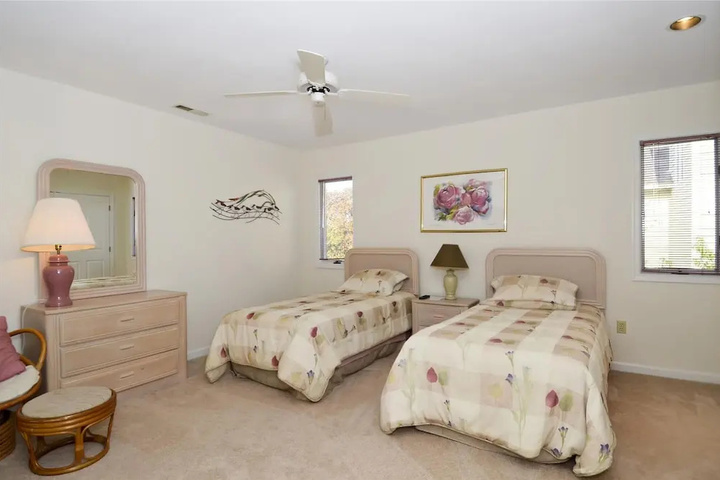Room 5 of 12