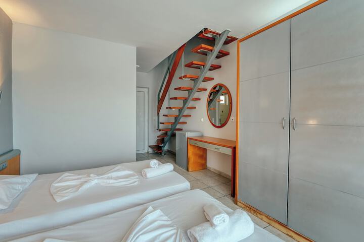 Room 5 of 46