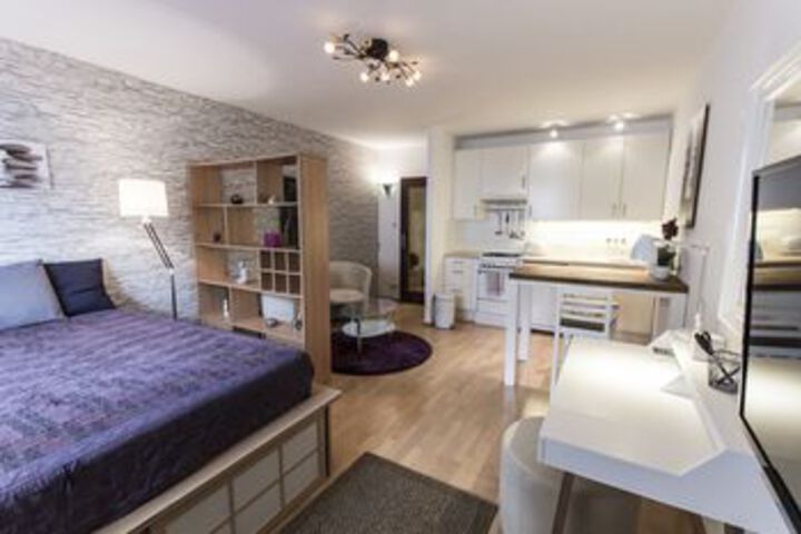 Room 5 of 8