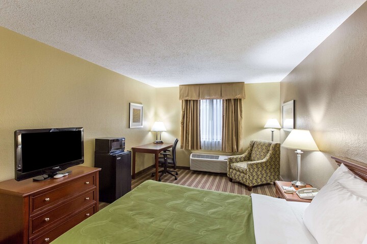 1 King Bed (8 of 14)