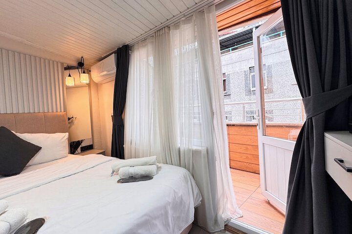 Room 15 of 32
