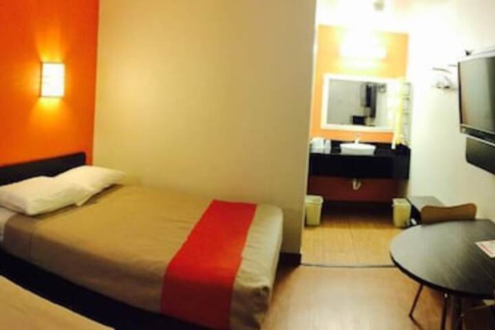 Room 12 of 37