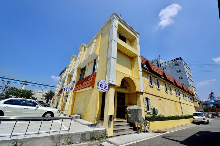 Hotel 7 of 65