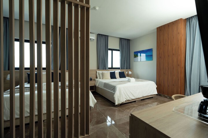 Room 27 of 71