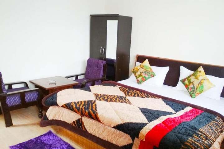 Room 7 of 19