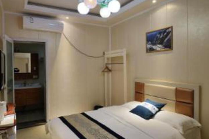 Room 7 of 9