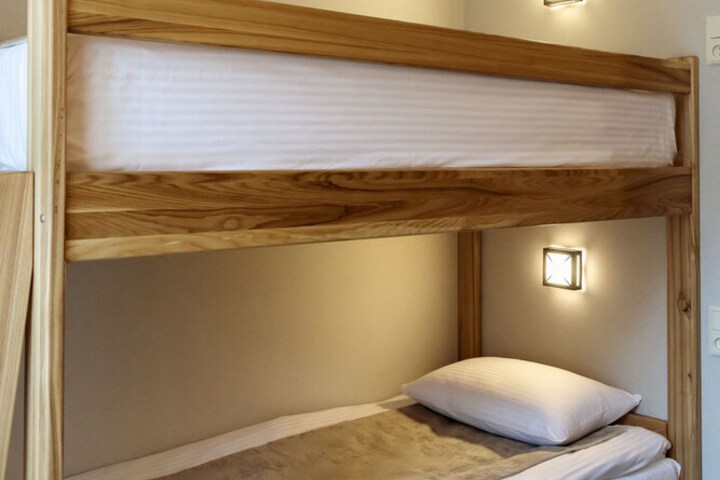 Room 4 of 37