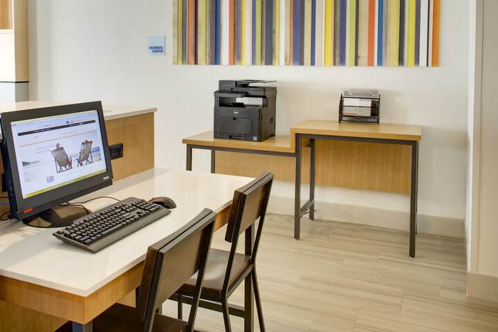 Business Center 25 of 27