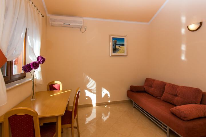 Room 26 of 40