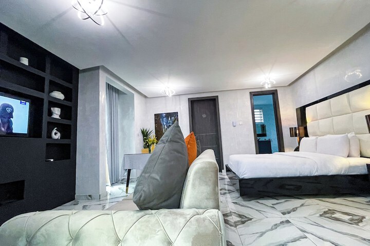 Room 10 of 121