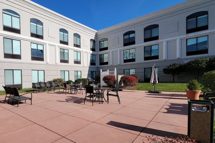 Hotel Exterior 85 of 90