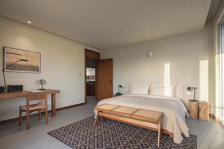 Room 16 of 79