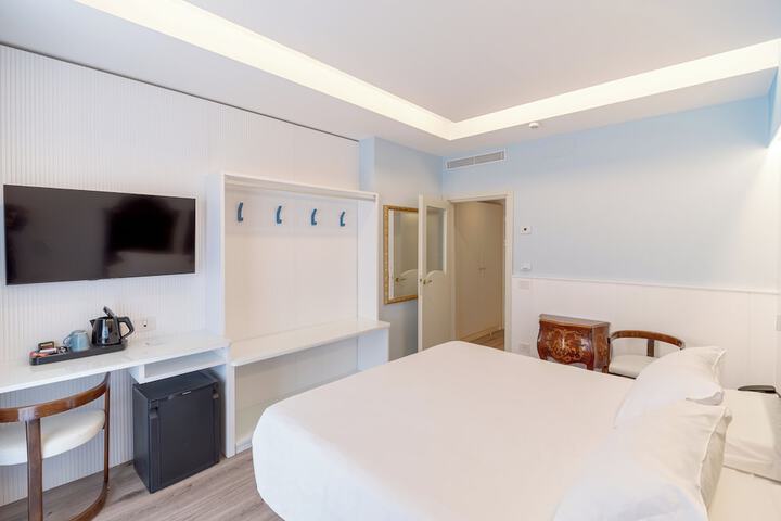 Room 33 of 171