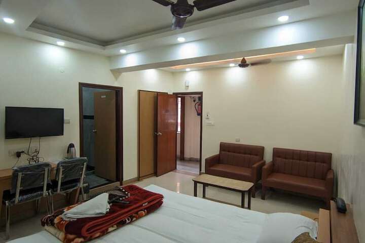Room 9 of 36