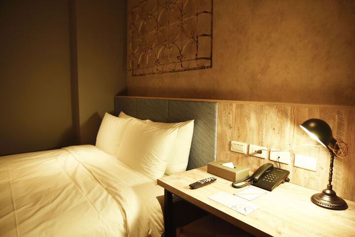 Room 4 of 62