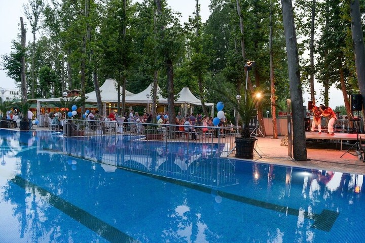 Pool 10 of 34