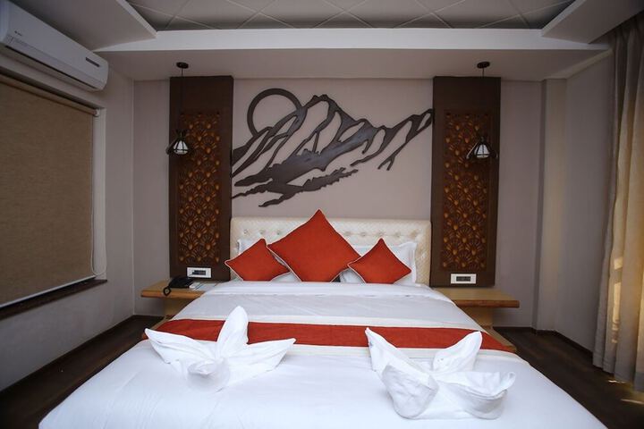 Room 7 of 27