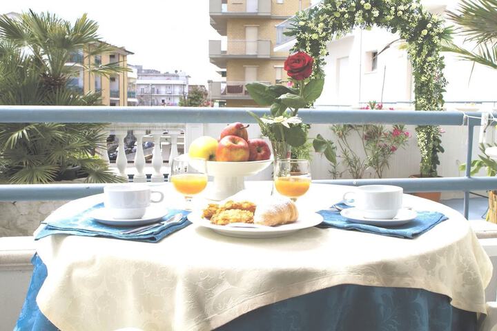 Breakfast/Coffee Service 28 of 51