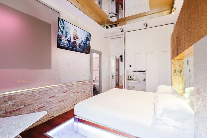 Room 43 of 87