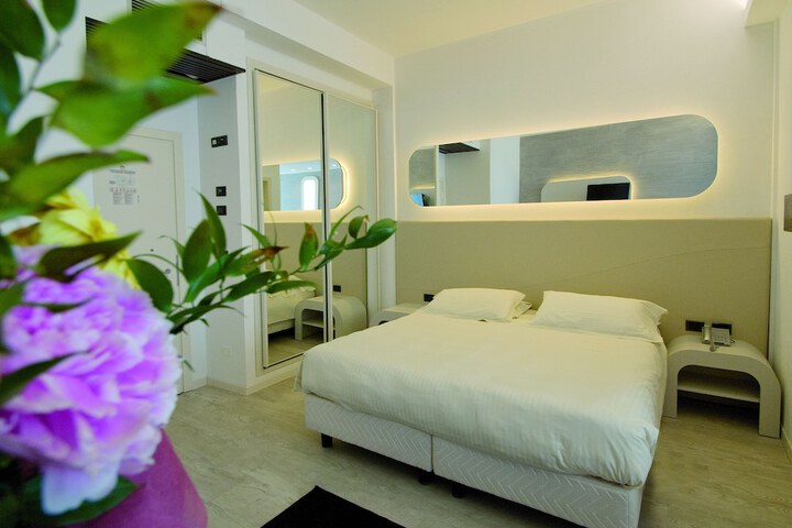 Room 5 of 50