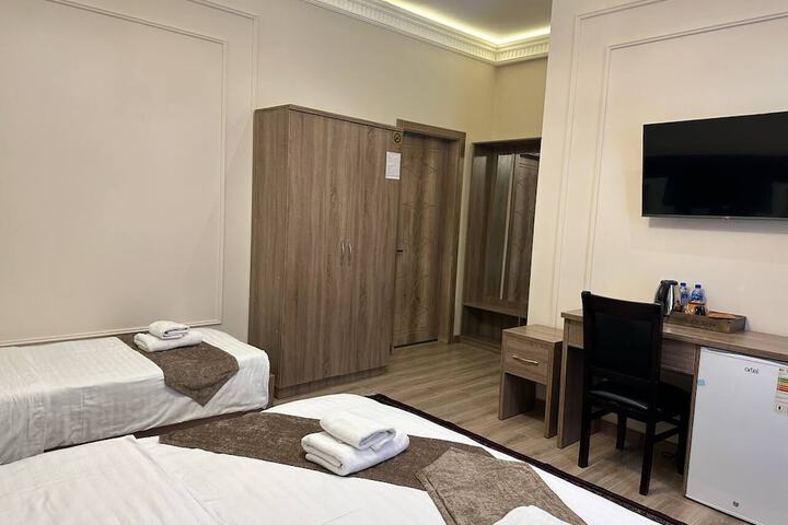 Room 27 of 69