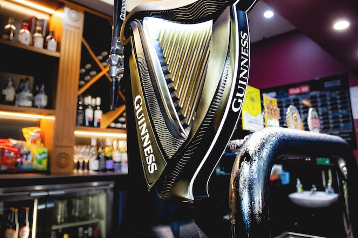 Sports bar