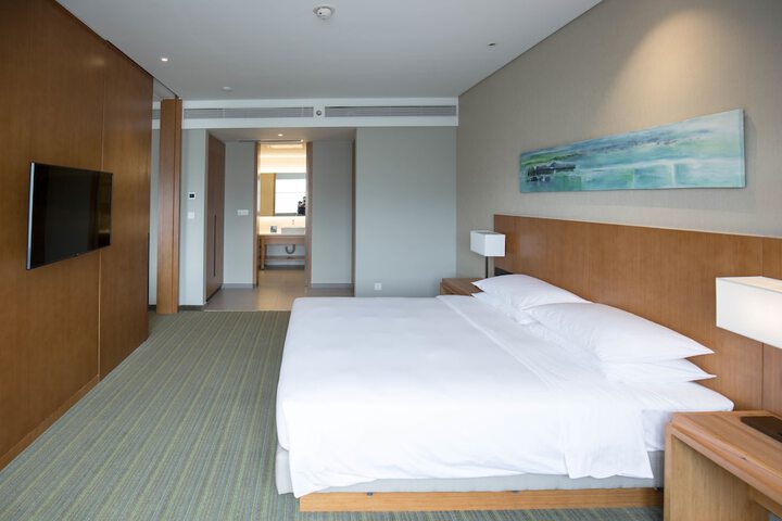Room 9 of 32