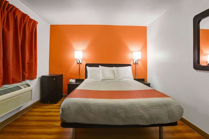 Deluxe Double Bed (6 of 14)