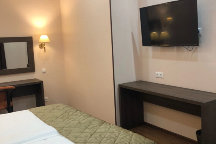 Room 7 of 11
