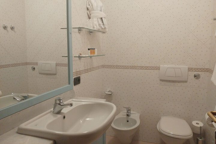 Room 28 of 113