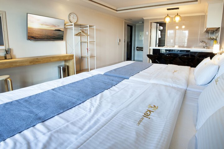 Room 5 of 33