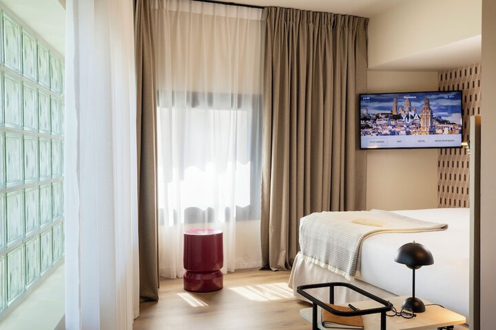 Room 47 of 203