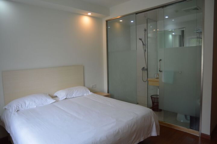 Room 3 of 8