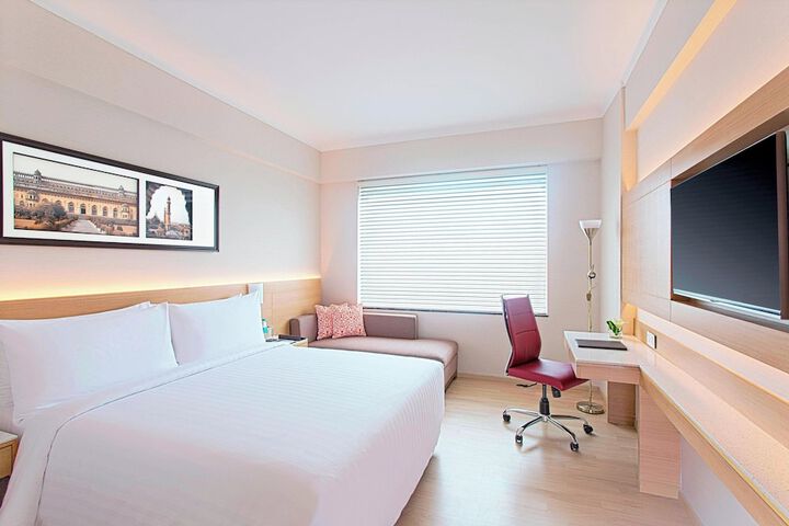 Room 8 of 52